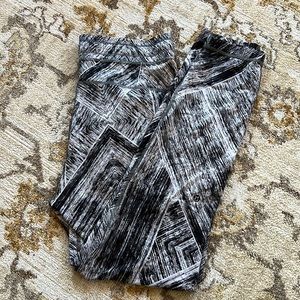 Lululemon thin sweatpants size 4 euc